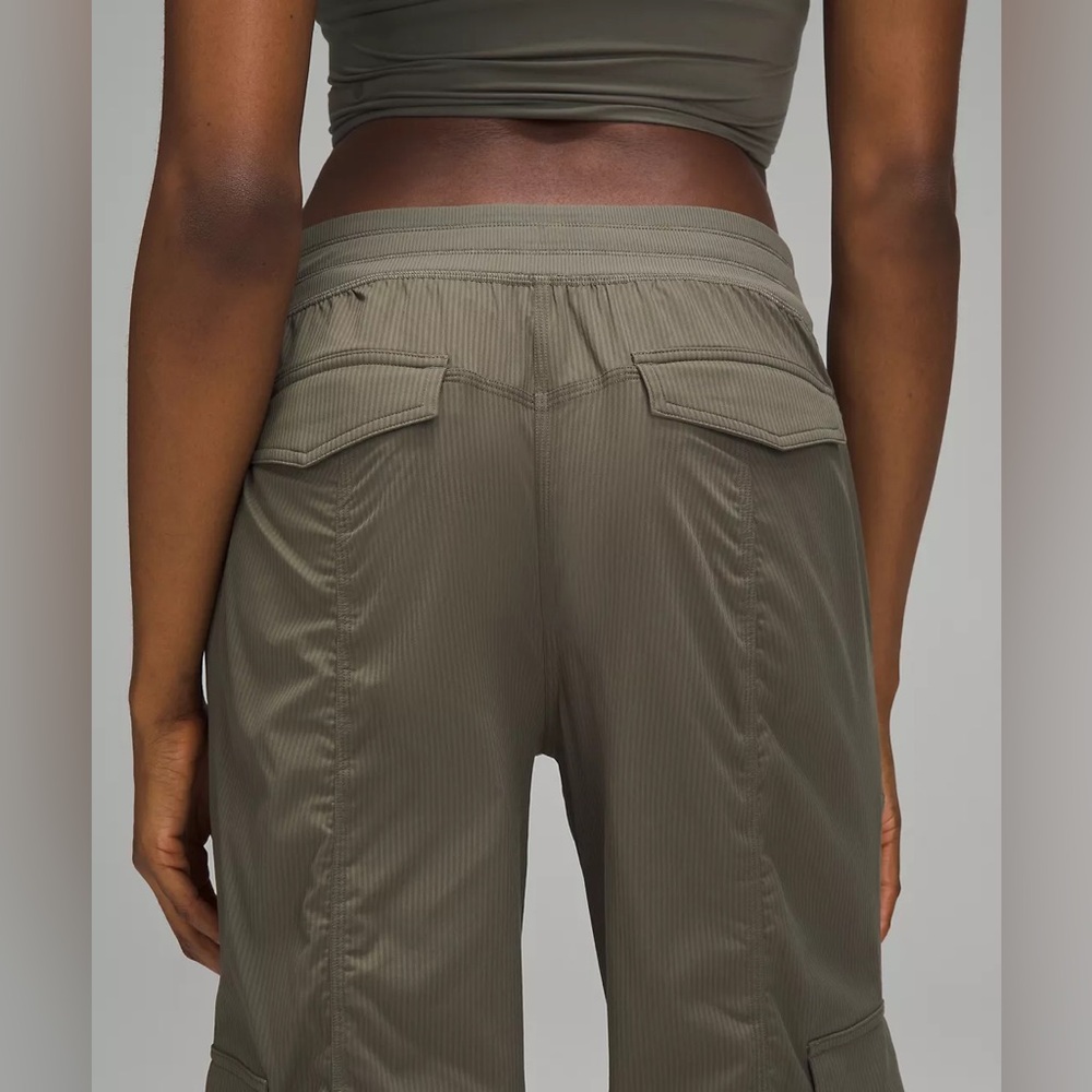 Lululemon Dance Studio Relaxed-Fit Mid-Rise Cargo Pant - Picture 4 of 8